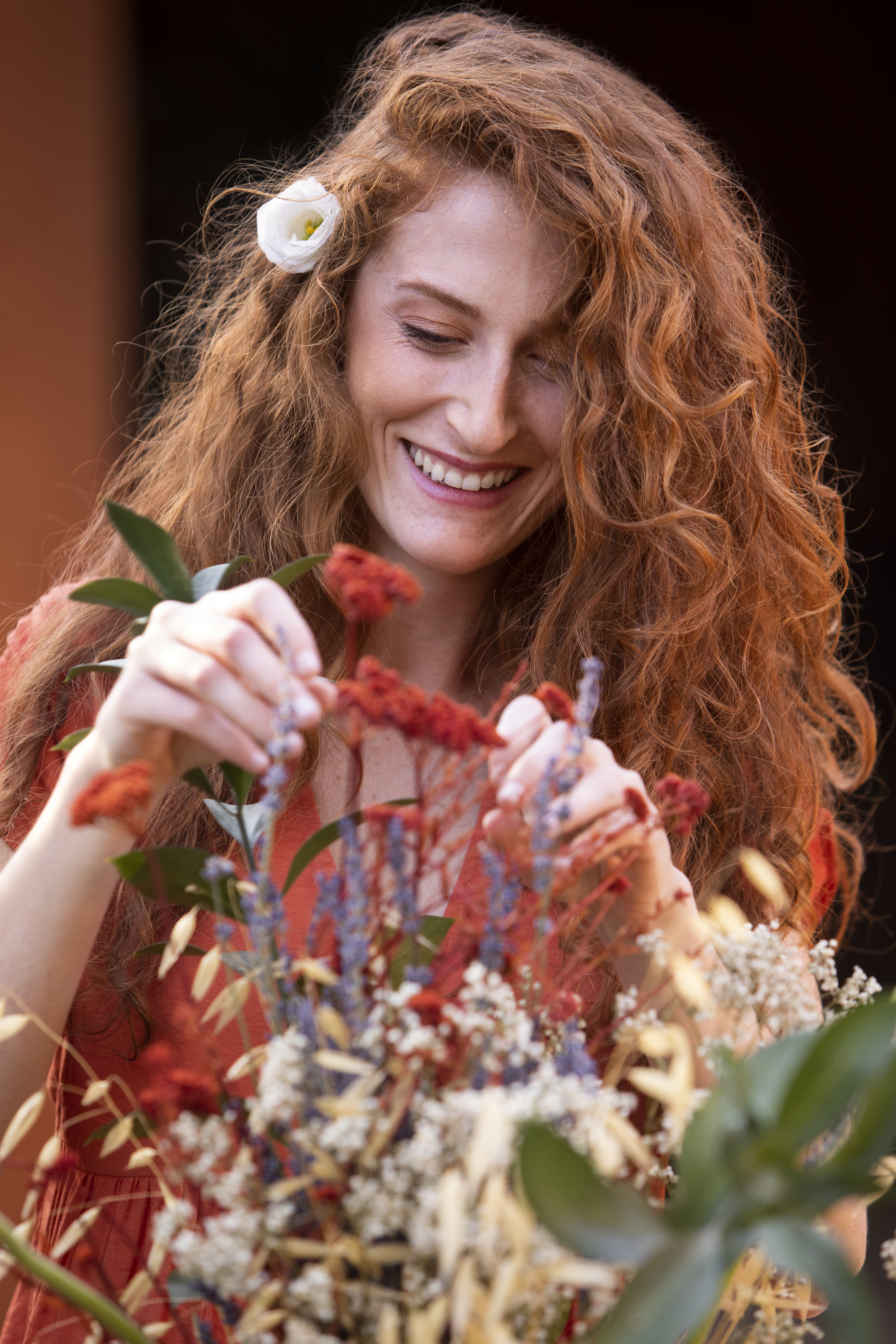 medium-shot-smiley-woman-with-flowers